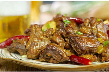 啤酒鸭的家常做法食谱，鸭肉清凉养 分高