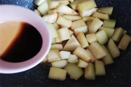 冬瓜的做法大全家常菜，别再做冬瓜汤，红烧起来美味又减脂