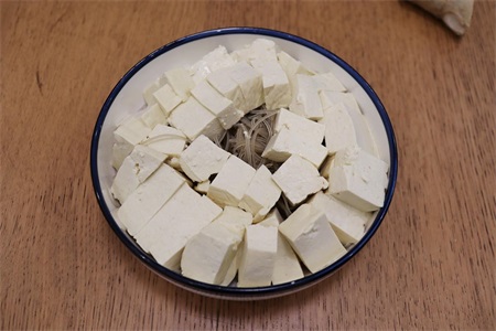 豆腐怎么做好吃？这道家常豆腐粉丝少油少盐养 分健康又减肥