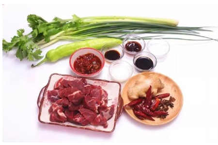红烧牛肉的家常做法，四个简 略步骤做出入味炖菜