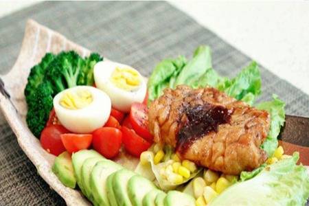 鸡胸肉的五款健身餐做法，在家做简 略嫩滑美味鸡胸肉