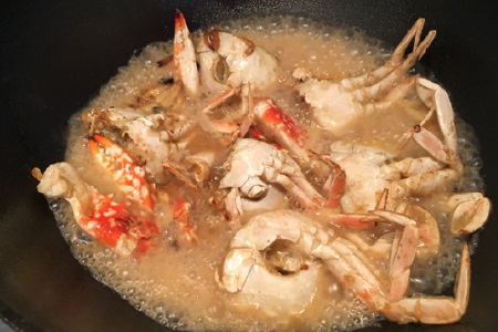 1572856148484484.jpg 清蒸大螃蟹百吃不厌,但螃蟹的这种做法好吃到吮指