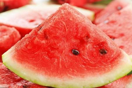 吃西瓜能减肥还是增肥，瘦身要吃这五种水果效果最好