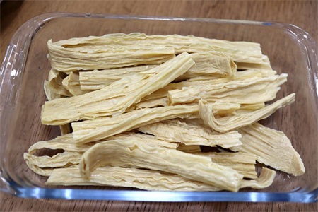 腐竹怎么做好吃？喜欢吃腐竹的小伙伴可以学下这道开胃菜