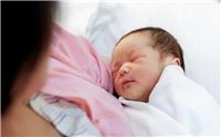新生儿护理 父母注意这几个细节 宝宝聪明健康