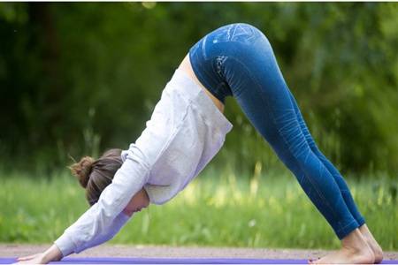 女生做瑜伽的好处及作用，身体柔软瘦腰塑形提升气质