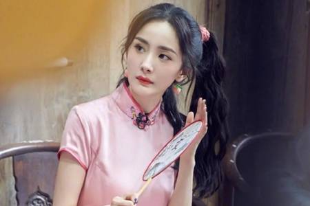 杨幂双马尾粉色旗袍造型 俏皮可爱少女感十足