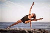 练瑜伽的好处，四组动作帮助女性瘦大腿实现小
