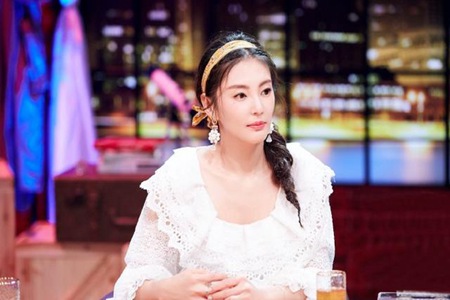 张雨绮减龄编发发型，蜈蚣辫的编法图解，自己编发的体例