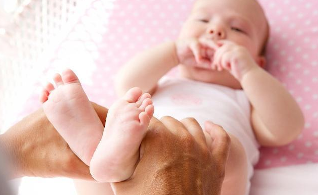 新生儿感冒的这些症状家长应该知道！当您的宝宝鼻塞时，您可以这样做