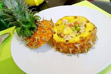 菠萝炒饭的家常简单做法，一口柔软米饭配上清爽菠萝粒