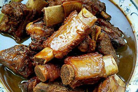红烧排骨的最简单做法，排骨家常菜肉质酥烂味道鲜香