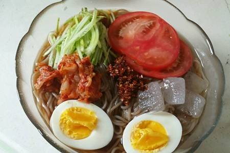 正宗韩式冷面的简单家常做法，酸爽开胃冷面吃到停不下来