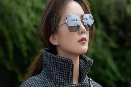 刘诗诗最新时尚大片曝光 格纹套装搭配墨镜变拽姐