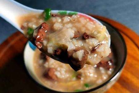 广东砂锅猪红粥怎么做才好吃  舌尖上的美味猪红粥的做法大全