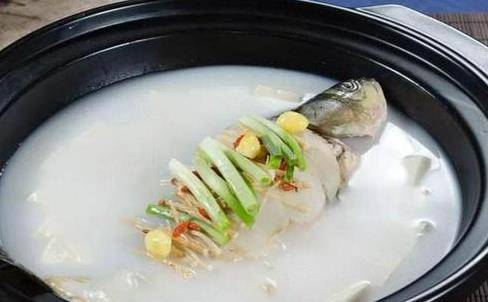 鲫鱼汤的做法和步骤 如何熬鱼汤会变乳白色？