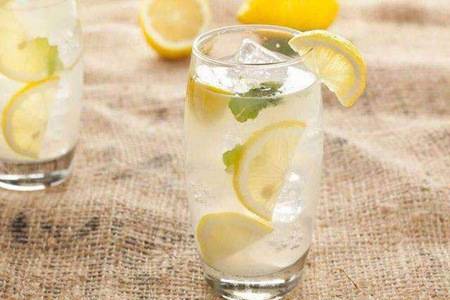 柠檬水功效和作用 柠檬水正确的减肥泡法