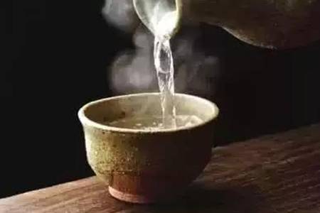 多喝热水的真相是什么  多喝热水有什么好处能减肥吗