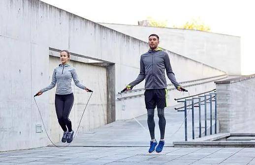 跳绳减肥的正确方法与技巧 坚持每天跳绳一个月可以瘦下来吗？
