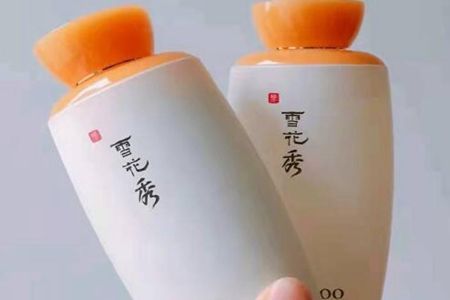 水乳什么牌子好用？这四款补水保湿细致毛孔提亮肤色