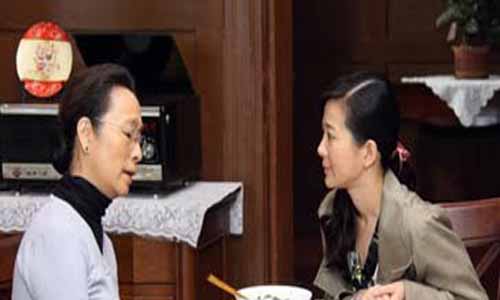 《母亲的战 斗》